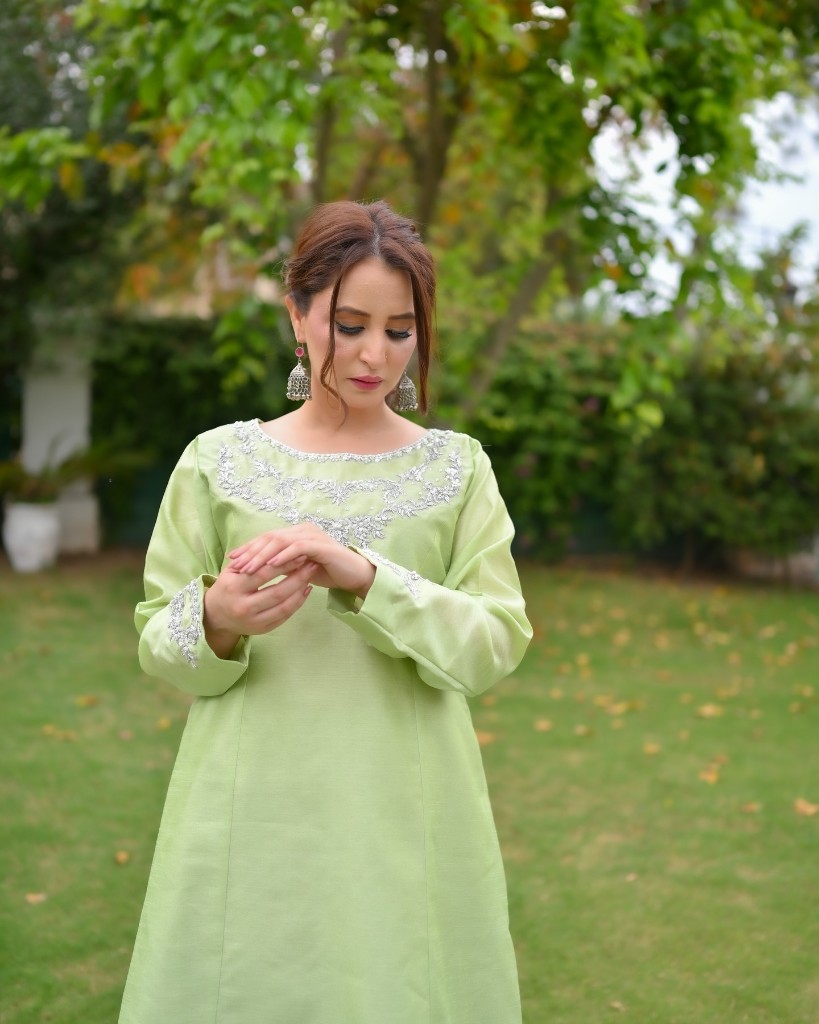 Flying dupatta