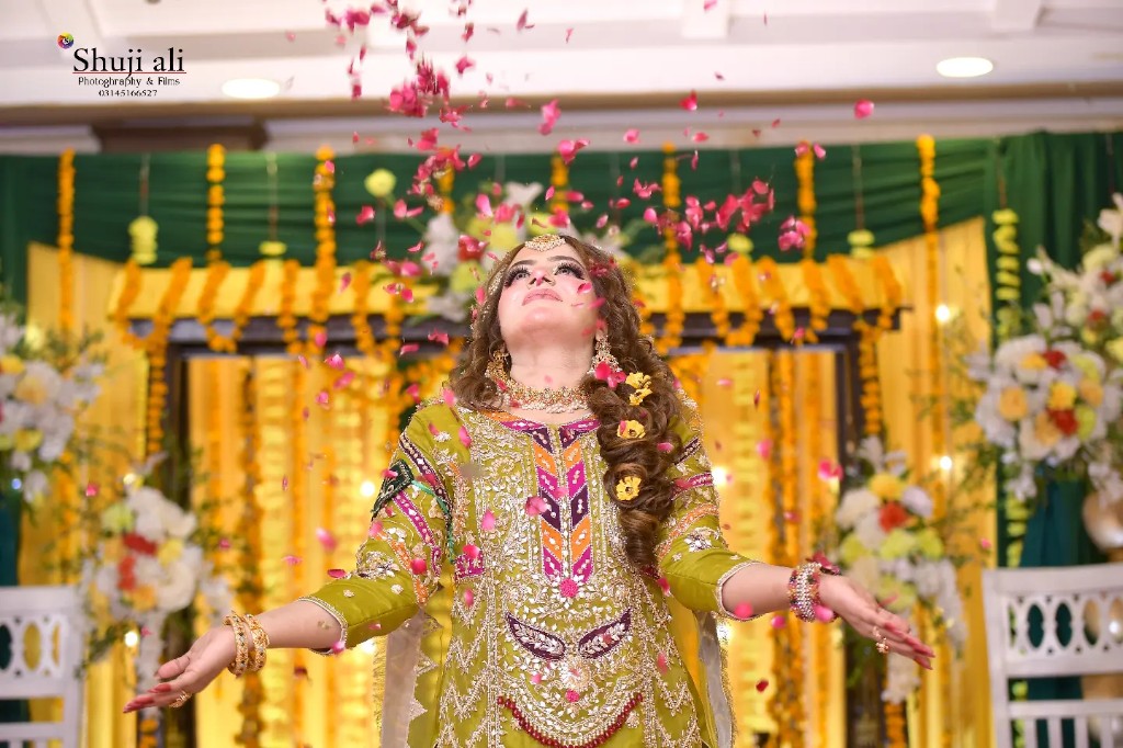 Celebration petals